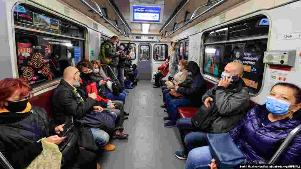 У&nbsp;столичному метро пасажирів 1 листопада було набагато менше, ніж зазвичай