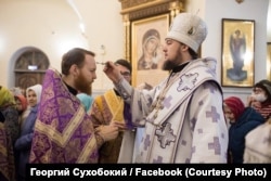 Отец Георгий Сухобокий (слева) и епископ Диодор