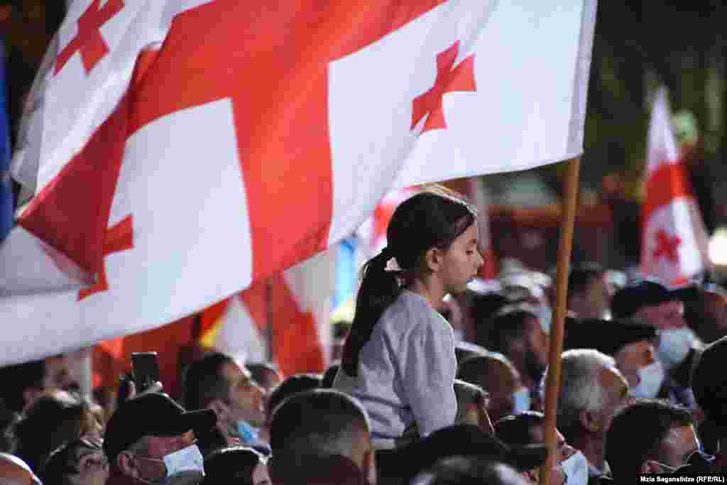 Участники митинга исполнили государственный гимн Грузии и разошлись
