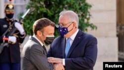 Macron i Scott tokom susreta u Parizu (15. juni 2021.)