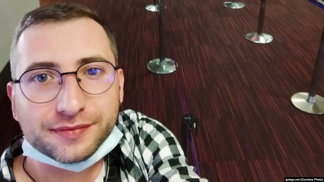 Белорусский программист Сергей в парижском аэропорту «Шарль де-Голль», 16 октября 2021