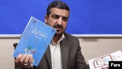 مسعود فیاضی، برادر داماد شهردار تهران، روز ۱۷ آبان به عنوان وزیر پیشنهادی آموزش‌وپرورش معرفی شد