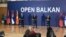 Premijer Albanije Edi Rama, predsednik Srbije Aleksandar Vučić i tada zamenik premijera Severne Makedonije Nikola Dimitrov na konferenciji za medije posle sastanka u okviru regionalne inicijative za saradnju "Open Balkan" u Beogradu 4. novembra 2021.