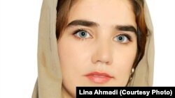 لینا احمدی، وکیل زن افغان که شغل خود را در پایتخت کابل از دست داده است.