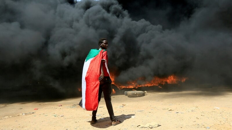 Sudanly protestçiler barha ýazgarylýan harby agdarylyşyga garşy çykýarlar
