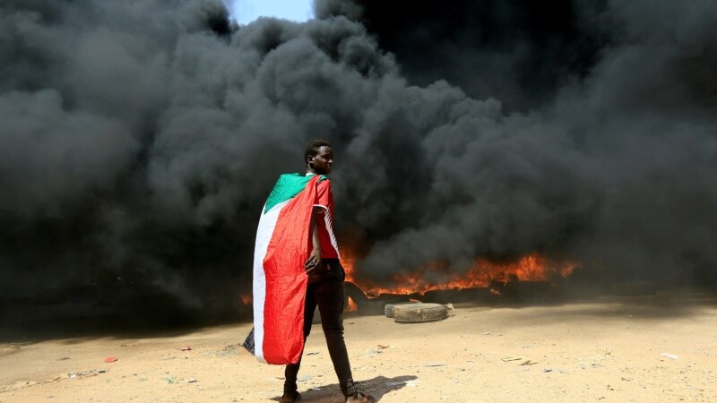 Protestuesit në Sudan sfidojnë puçin ushtarak
