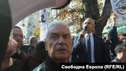 Десислав Чуколов, Волен Сидеров и Костадин Костадинов пред на протеста срещу "Зелените сертификати" пред Министерството на здравеопазването