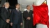 Na fotografiji sa leve strane bivši glavni administrator Kosova Soren Jesen Petersen između bivšeg premijera Kosova Bajrama Kosumija i ministra spoljnih poslova Rusije Sergeja Lavrova. 7. novembra 2005.