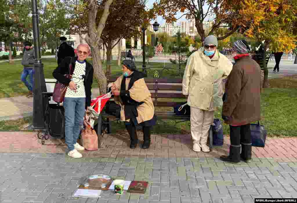 Oameni în parc de ziua orașului Tiraspol.&nbsp;