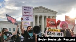 Pamje nga protestat kundër ndalimit të abortit në Shtetet e Bashkuara. Fotografi nga arkivi.