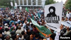 Supporters of the banned Islamist political party Tehrik-e Labaik Pakistan demand the release of their leader and the expulsion of the French ambassador over cartoons depicting the Prophet Muhammad in Karachi on October 24.