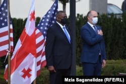 Министр обороны США Ллойд Джеймс Остин и министр обороны Грузии Джуаншер Бурчуладзе