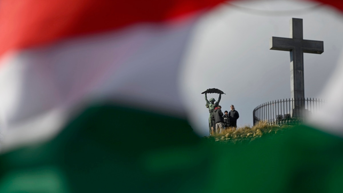 Угорщина підтверджує заяву РПЦ про передачу 11 українських військовополонених. Київ не коментує