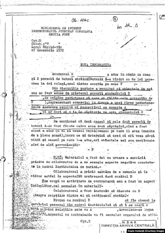 Notă informativă dactilografiată din anul 1972. CNSAS spune că informațiile cuprinse au fost date de fostul președinte Traian Băsescu. Documentul a fost anonimizat de către instanță. Numele de cod al colaboratorului se află sus, în partea stângă, între ghilimele.