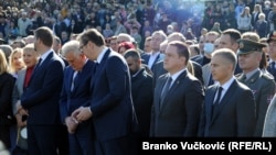 Aleksandar Vučić, predsednik Srbije, i Branko Ružić, jedan pored drugog na komemoraciji Kragujevčanima koje su nacisti streljali 1941. godine (21. oktobar 2021.)