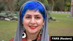 Iranian labor activist Sepideh Gholian remains on her hunger strike even though her parents came to Tehran from the southern city of Dezful to urge her to end the protest. (file photo)