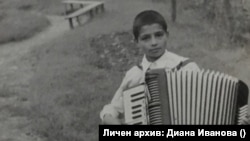 Борис Велков, с акордеон в Горна Бела Речка