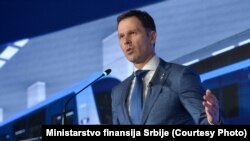 Ministar finansija Siniša Mali najavio je da građani od 16 do 29 godina mogu očekivati uplatu 1, 2. ili 3. juna.