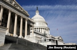 Капітолій США зображений у день відкриття 112-го Конгресу США у Вашингтоні