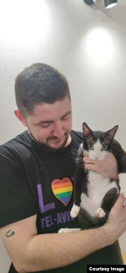 Артем Борискин в Украине с котом друга. Кот больше месяца находился один в квартире в Украине, но выжил и сейчас в безопасности