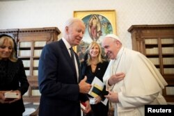 Papa Francisc l-a primit vineri la Vatican pe președintele SUA, Joe Biden