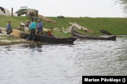 50 de pescari din zona Deltei cer în instanță ridicarea prohibiției la sturioni.