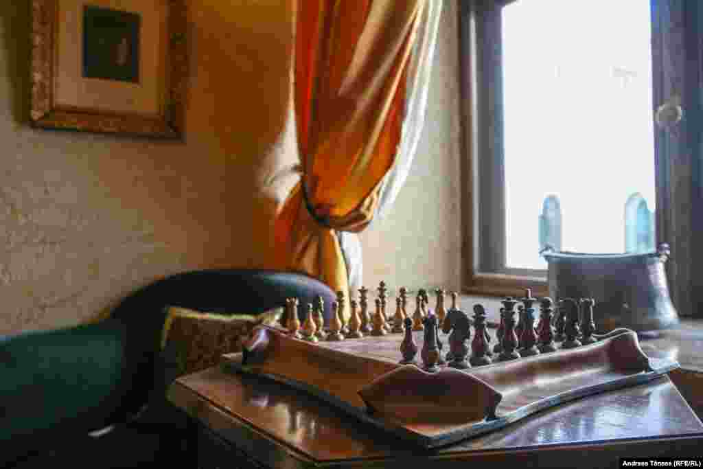 Tablă de șah în una din încăperile Palatului Elisabeta.