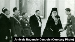 Regele Mihai I al României, în timpul unei recepții a miniștrilor în anii '40. Arhivele Naționale