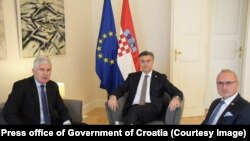 Dragan Čović (Lijevo), Andrej Plenković (u sredini) i ministar spoljnih poslova Hrvatske Gordan Grlić Radman na sastanku u Zagrebu, 3. studeni 2021. 