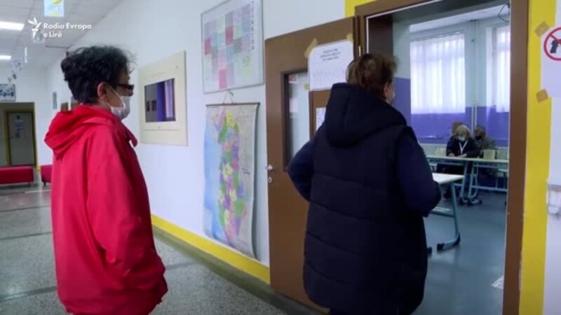 Shqiptarët kërkojnë shkolla e trotuare, serbët jetesë në 