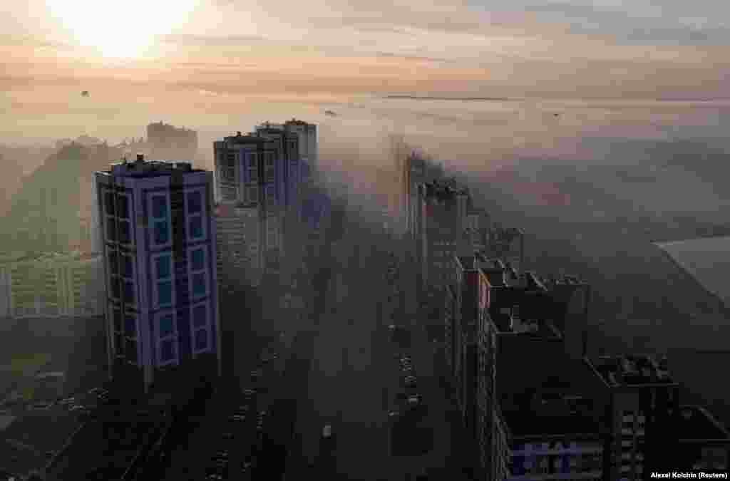 The Russian city of Yekaterinburg is blanketed by smog from peat fires on October 15.&nbsp;