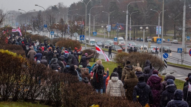 Десятки людей задержаны в Беларуси во время маршей против Лукашенко