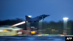 Зьнішчальнік JAS 39 Gripen C/D узьлятае з аэрапорта Лулеа-Калакс, Швэцыя, 4 сакавіка 2024 падчас вучэньняў NATO Nordic Response 24