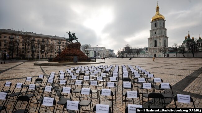 «Пустые стулья» в Киеве: акция в поддержку украинских политзаключенных в Крыму, России и ОРДЛО (фоторепортаж)