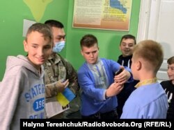 Діти звикли до візитів військових