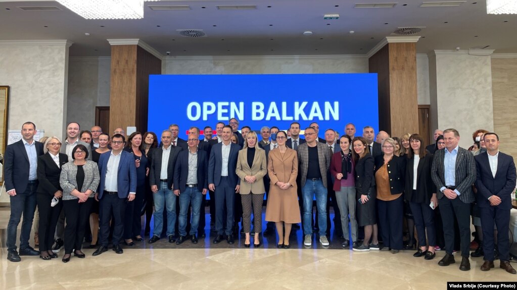 Pjesëmarrësit në takimin e nismës "Ballkani i Hapur" në Nish të Serbisë.