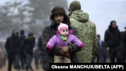 پناهجویان در هوای سرد در سرحد میان بلاروس و پولند