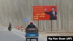 تبلیغات حکومتی در سینکیانگ