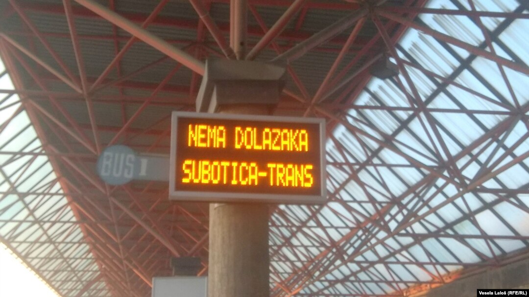 "Redukovali smo red vožnje i prilagodili se prema trenutno raspoloživom broju ljudi”, kaže za RSE direktor saobraćajne službe “Suboticatrans” 