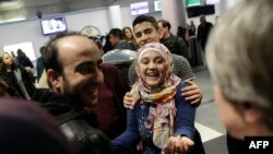 Сирийские беженцы в аэропорту О'Хара в Чикаго