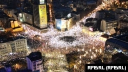 Okupljeni na protestu na trgu Slavija u Beogradu, 22. decembar 2024.