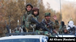 Бойцы «Талибана» патрулируют улицы Кабула после захвата города
