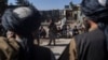 Luftëtarët talibanë sigurojnë zonën pasi shpërthimit të një bombe në Kabul. Nëntor, 2021.