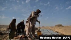 کمبود آب آشامیدنی در بسیاری از نقاط افغانستان دشواری های فراوانی به مردم ایجاد کرده است