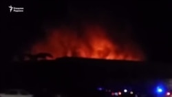 В Узбекистане дотла сгорел известный вещевой рынок