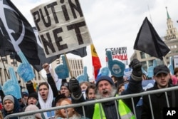 Demonstrators attend a Free Internet rally in response to a bill calling for all Internet traffic to be routed through servers in Russia, making VPNs ineffective, in Moscow in March 2019.