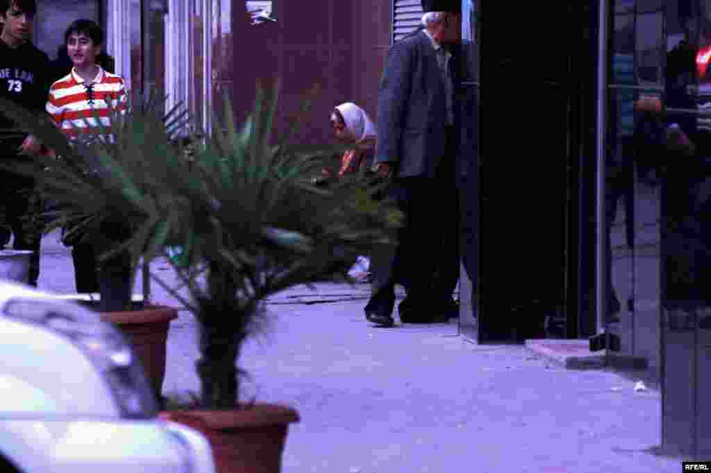 Milyonçu şəhərin yoxsulları #15