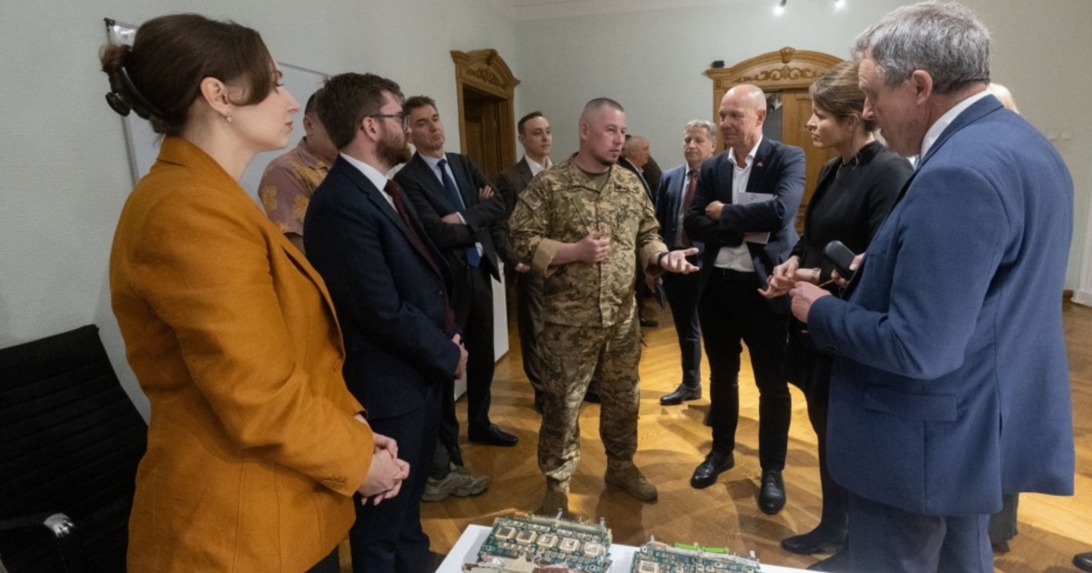 Європейським послам продемонстрували російські ракети та дрони
