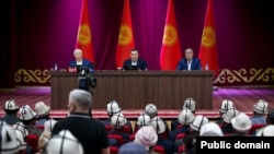 Садыр Жапаров Алай районунун тургундары менен жолугушуу учурунда.