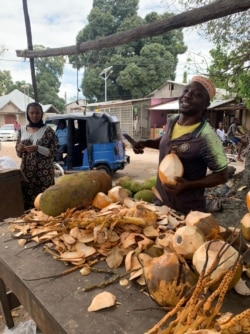 Торговец кокосами на Занзибаре